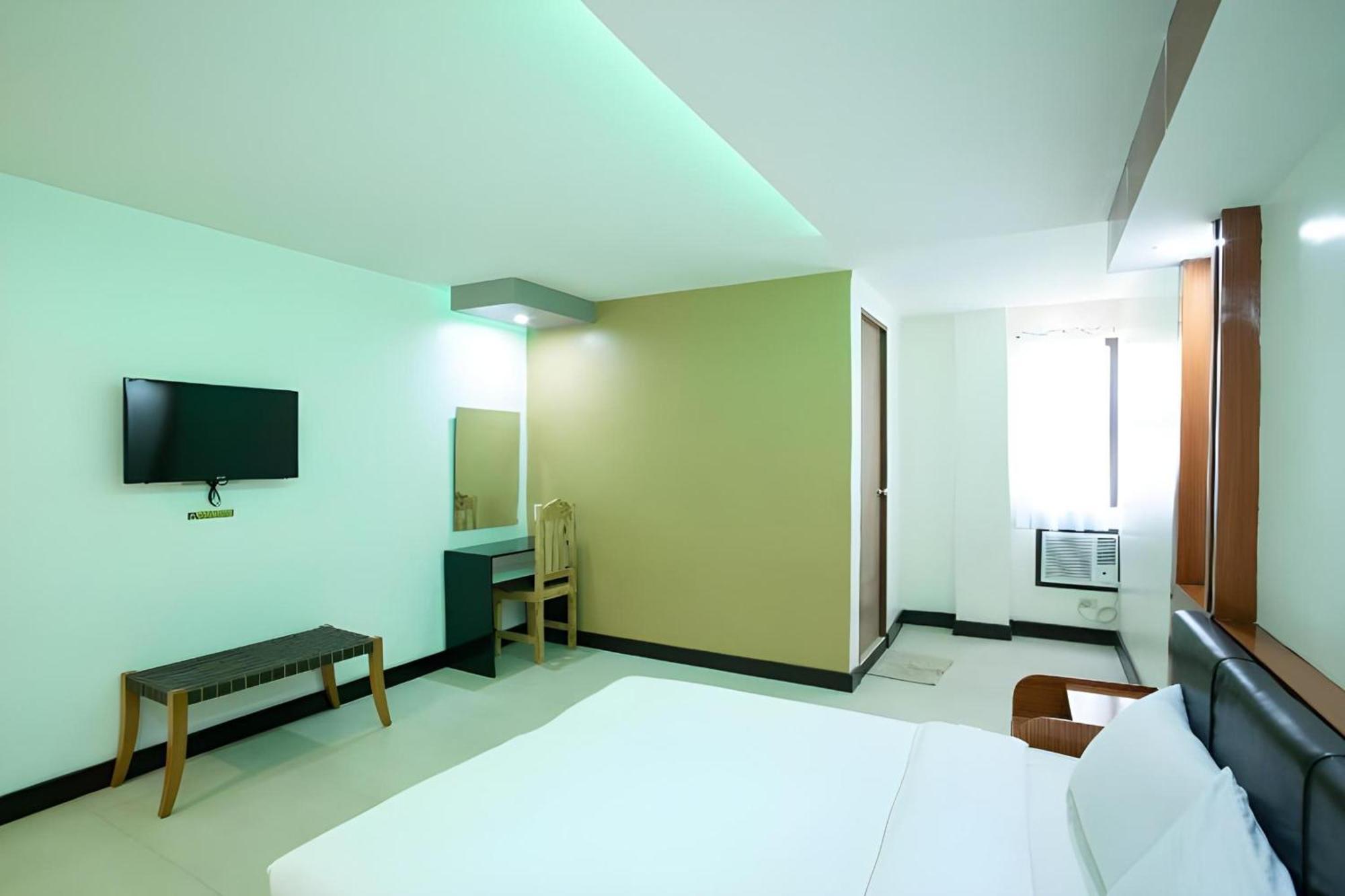 Oyo 195 Ranchotel - Binan Екстериор снимка