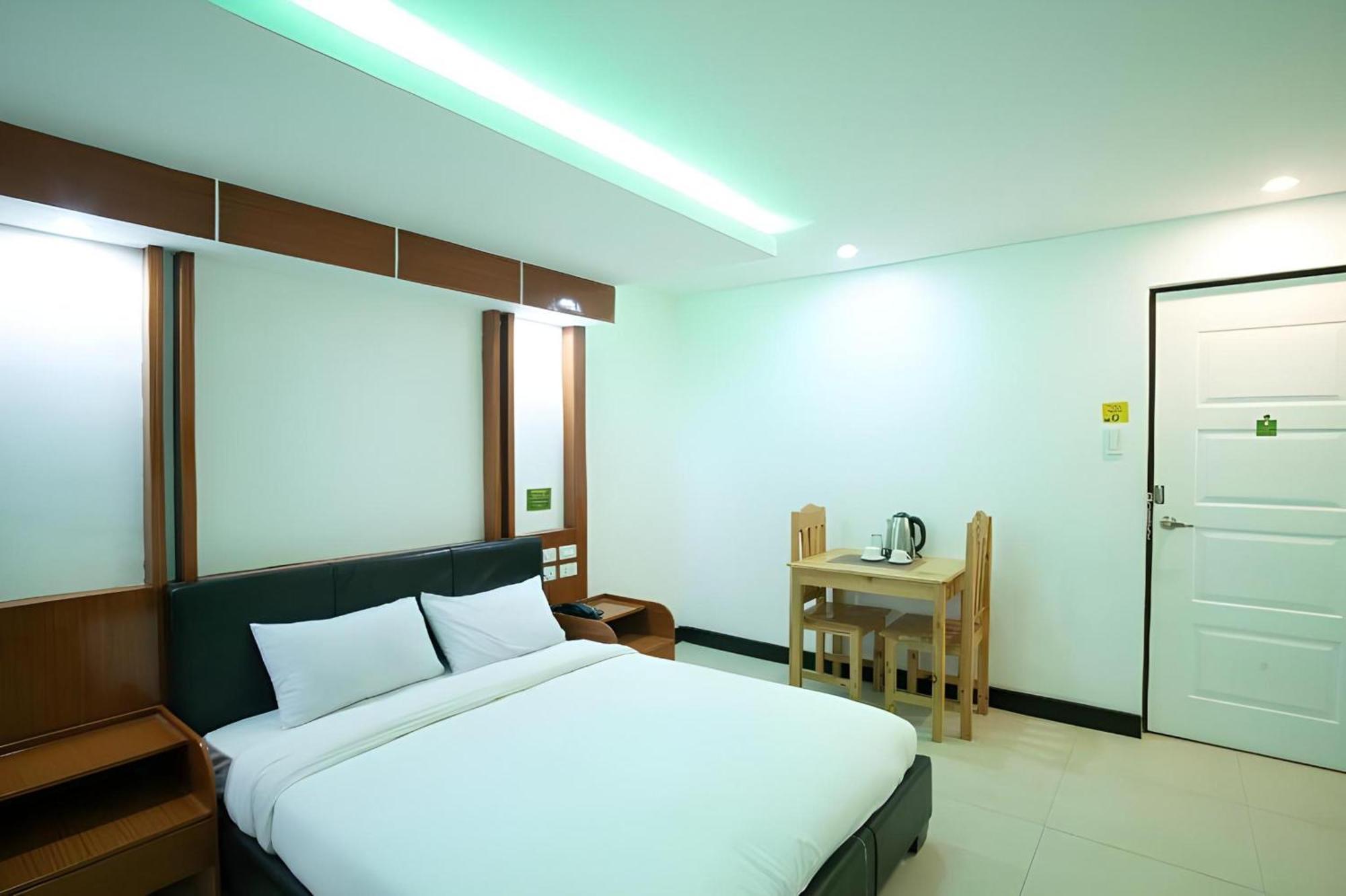 Oyo 195 Ranchotel - Binan Екстериор снимка