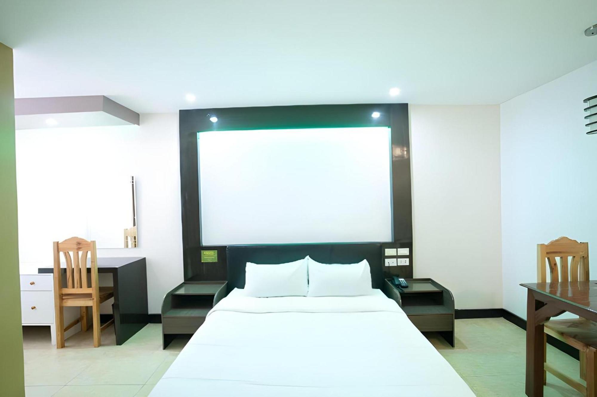 Oyo 195 Ranchotel - Binan Екстериор снимка