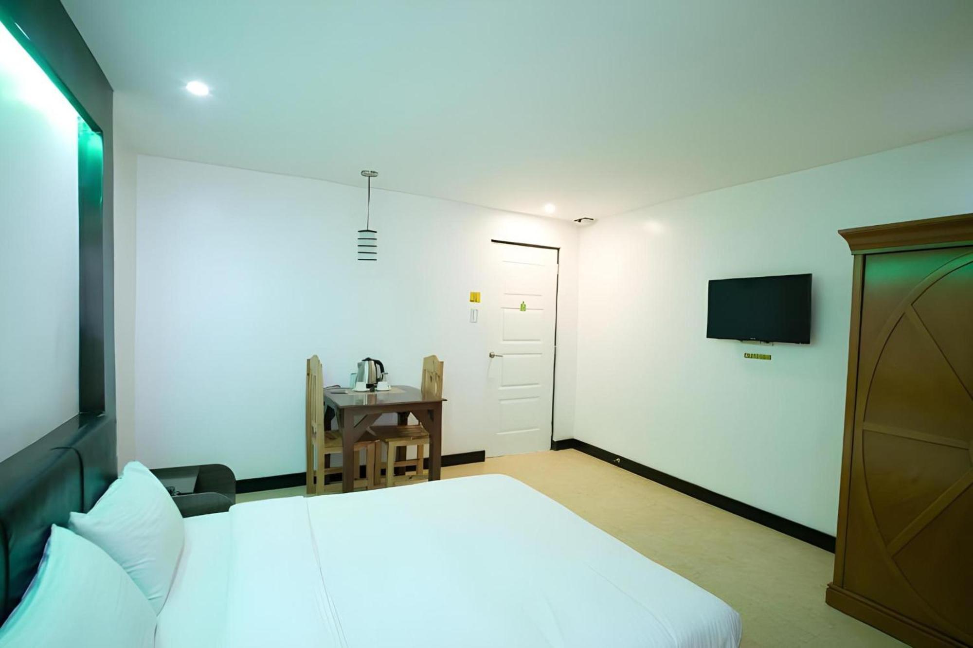 Oyo 195 Ranchotel - Binan Екстериор снимка