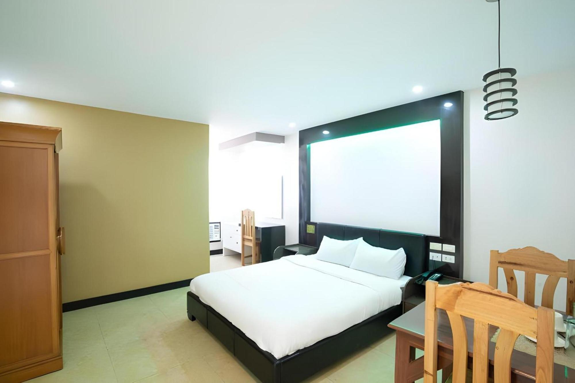 Oyo 195 Ranchotel - Binan Екстериор снимка