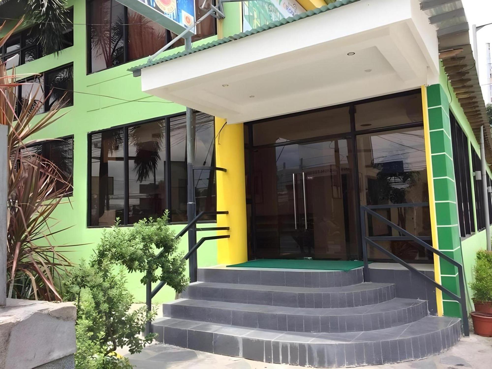 Oyo 195 Ranchotel - Binan Екстериор снимка